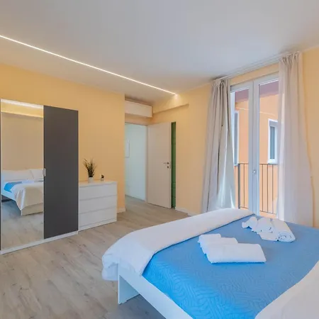 Lakeview Attico Saini / Centro Storico Apartment