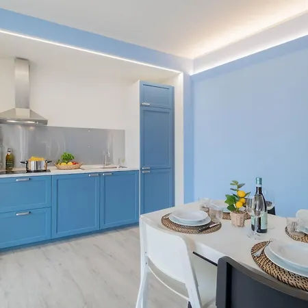 Lakeview Attico Saini / Centro Storico Apartment