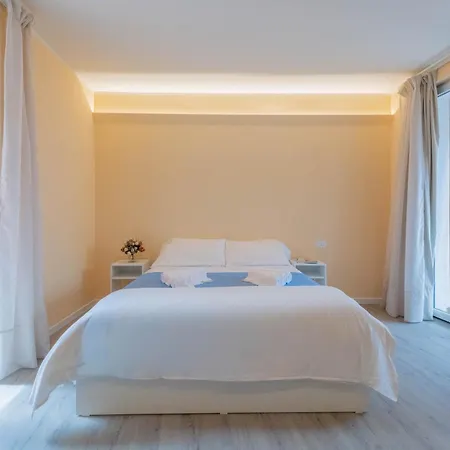 Lakeview Attico Saini / Centro Storico Apartment *