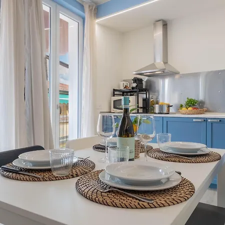 Lakeview Attico Saini / Centro Storico Apartment