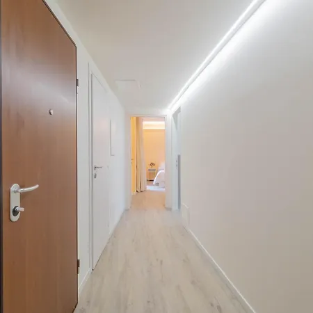 Lakeview Attico Saini / Centro Storico Apartment