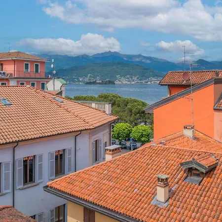 Lakeview Attico Saini / Centro Storico Apartment Stresa